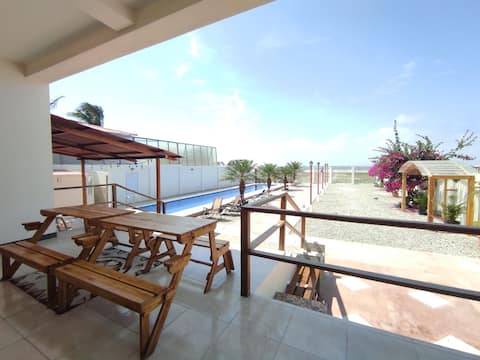 Casa de 2 pisos con vista al mar