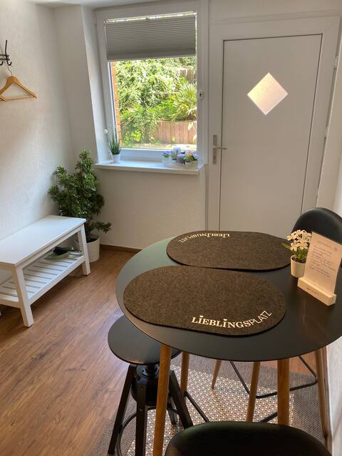 Popular Airbnb listing: Cozy lakefront accommodation in Köln