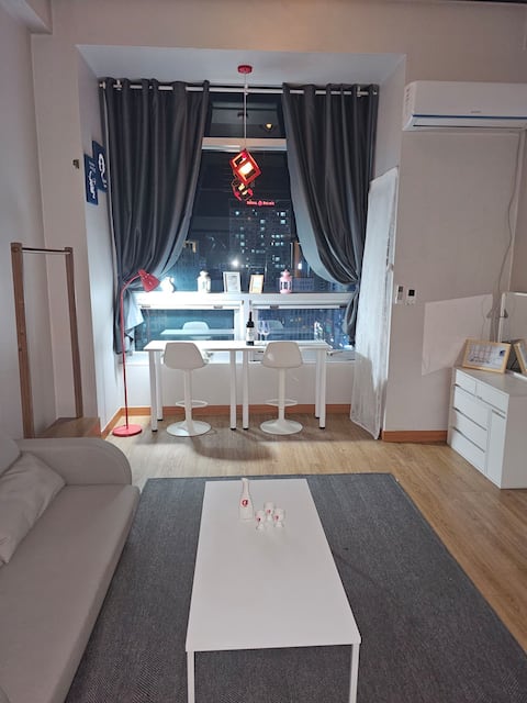 Charlie House 1st Branch
Maeilbang Station # City View # 5 minutes on foot from Seomyeon # 30 seconds from the subway station #
