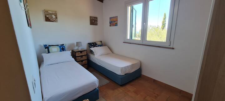 camera con due lettini , su richiesta si possono unire in matrimoniale 