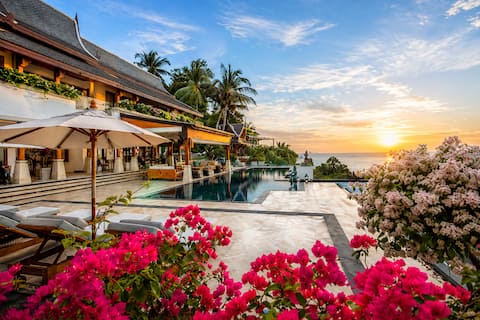 Luxury 9BR Villa • Sea View • Infinity Pool