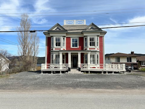 Gros Morne Manor, Martin's Tourist Home