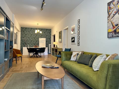 Top performing Airbnb: Agios Georgios Square Athens Residence in ΑΡΙΣΤΟΤΕΛΟΥΣ
