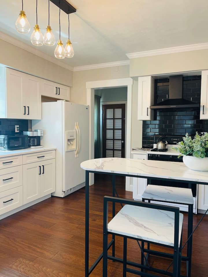 Historic Gem Mins 2 Dwntwn, Mrkt & Flats/Kg/Firepl