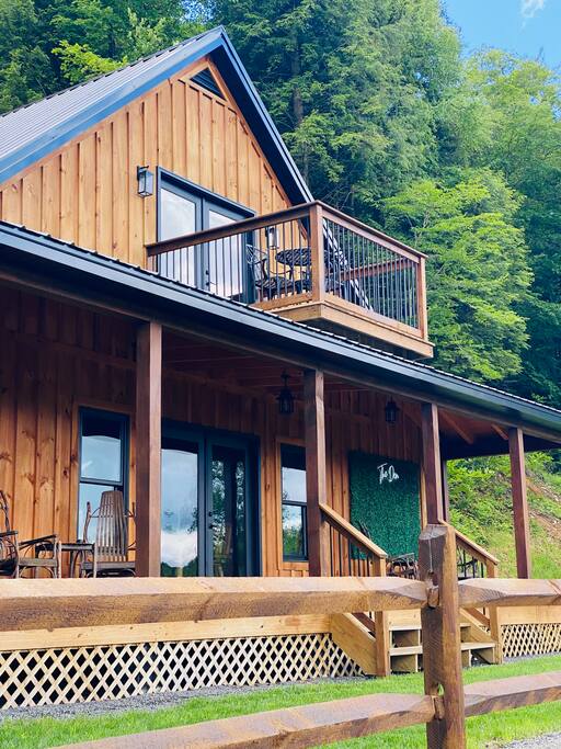 Luxury cabin on private drive - Waterfront access
