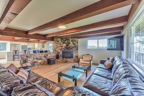 Central Location, cozy 10 Acre Prunedale homestead