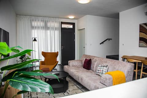 Deluxe 2BR gated Townhome with Pool