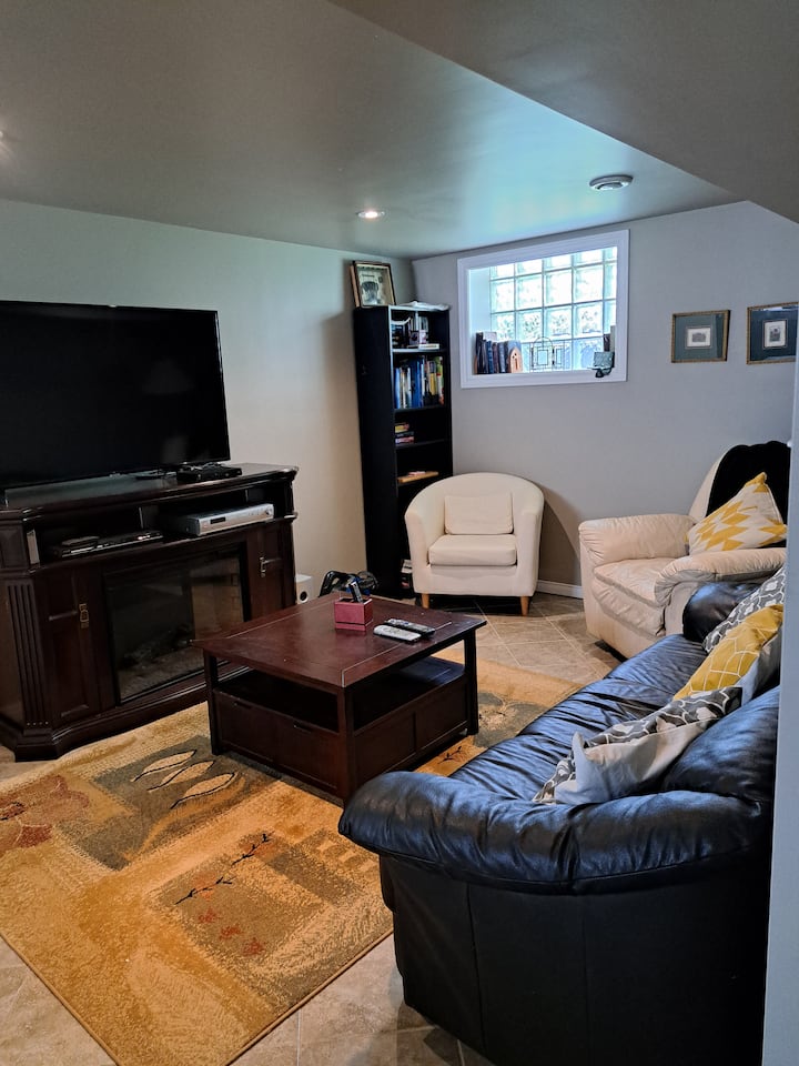 Lower Level Suite Private House, Separate Entrance - Peterborough, Canadá