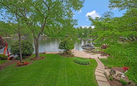 Beautiful Lakehouse near Fredericksburg VA