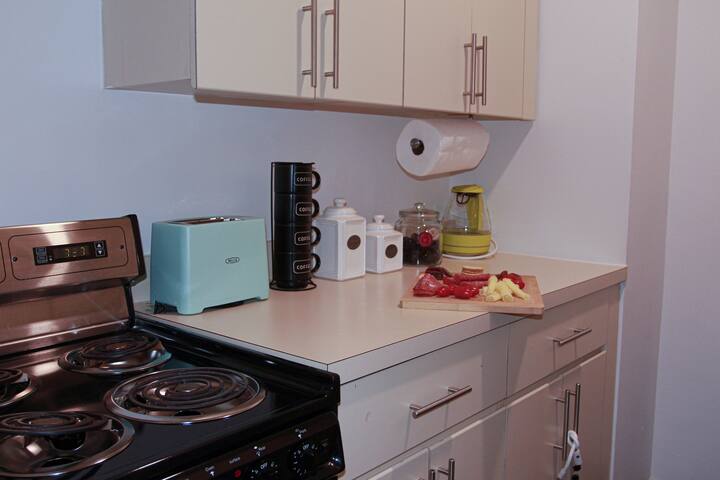 New building Midtown 2 bedroom apartment gallery image 2