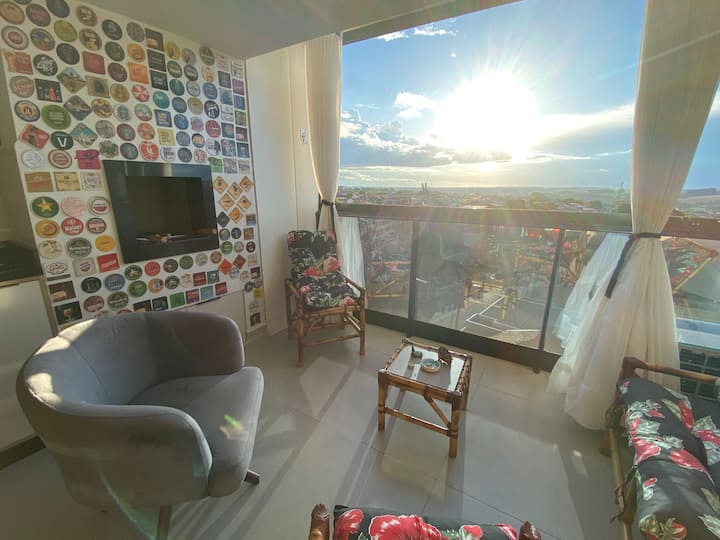 Გრილი ბარბექიუსთვის, რომელიც აღჭურვილია გრილით, შამფურებით და კვამლის გამონაბოლქვის ვენტილატორით, ასევე, შიდა ლამპით. Ჩამრთველი კარადის კარშია სანელებლებთან ერთად