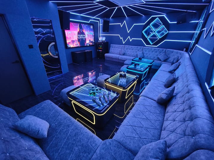 JPP｜5 minutes from Austin Jiao Tou, luxury private KTV room with soundproofing, 120-inch TV…