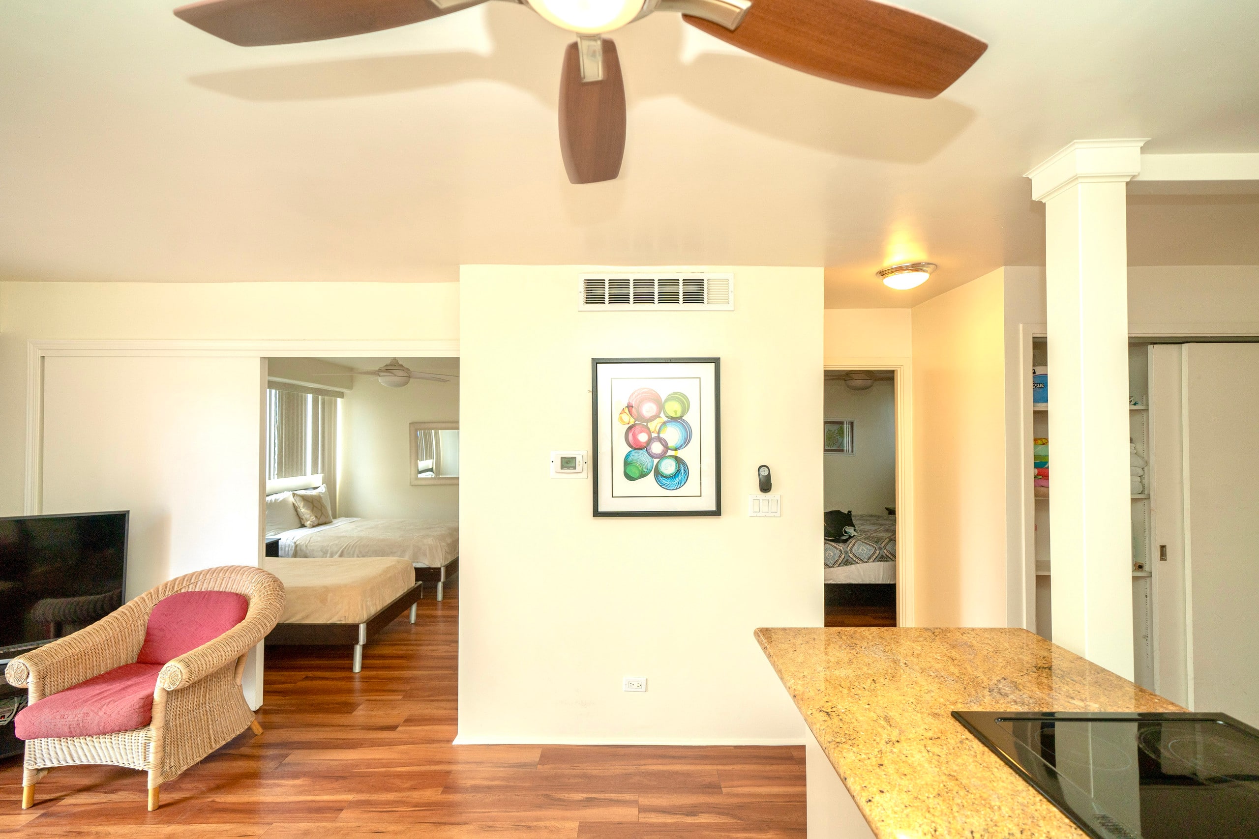 Royal Aloha Waikiki 2 bedroom/Parking/Kitchen 907 - Image 4
