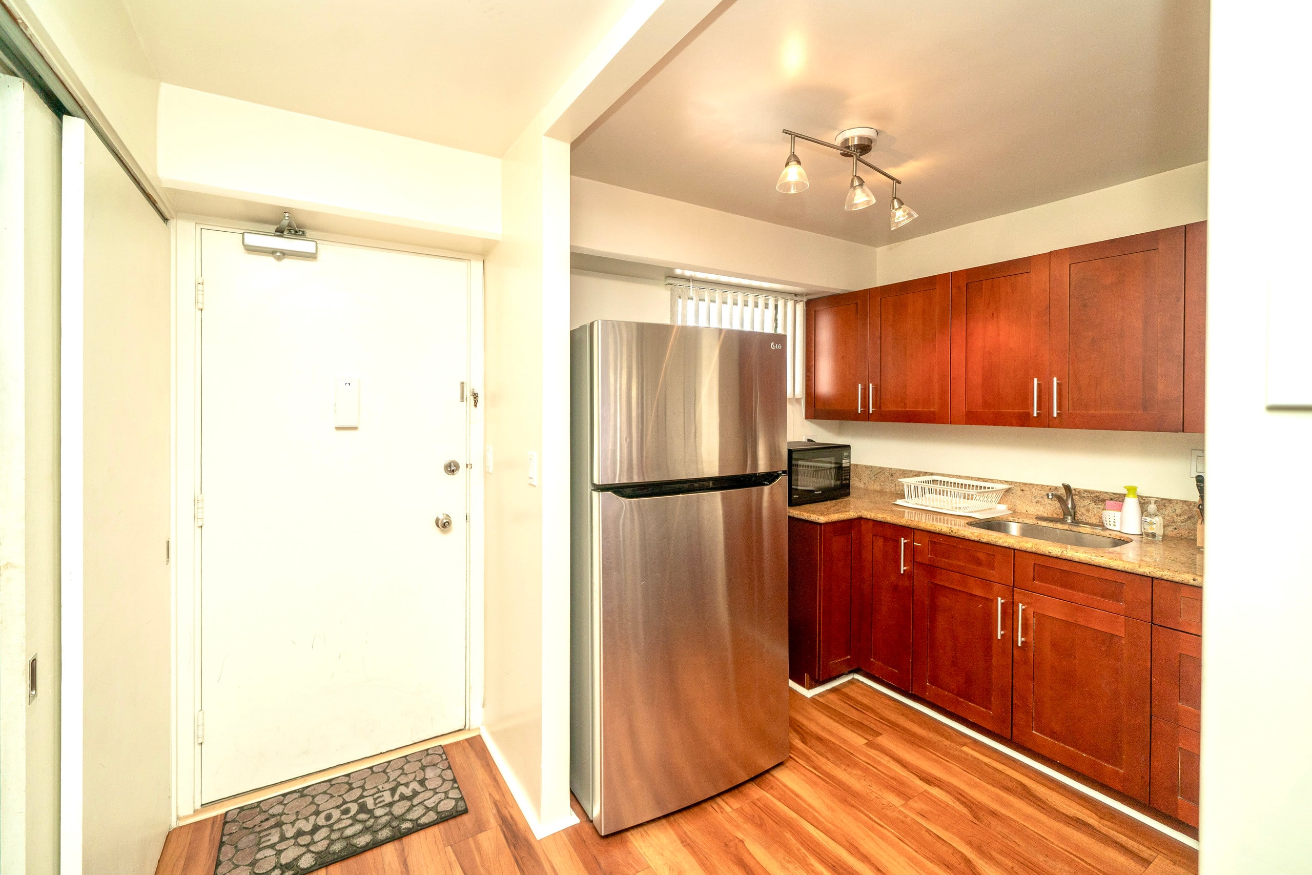 Royal Aloha Waikiki 2 bedroom/Parking/Kitchen 907 - Image 10