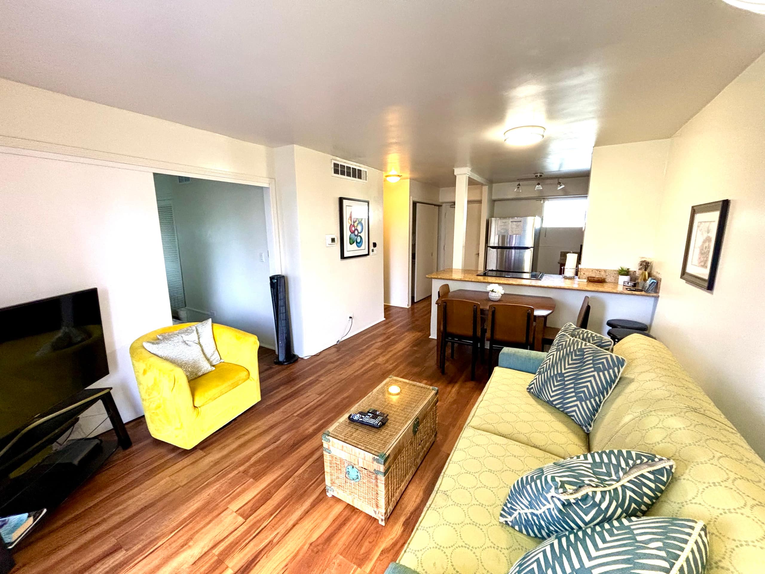 Royal Aloha Waikiki 2 bedroom/Parking/Kitchen 907 - Image 2