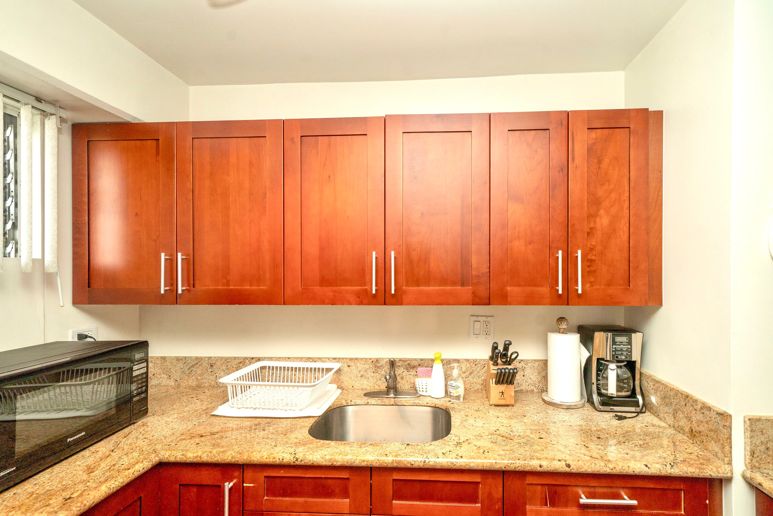 Royal Aloha Waikiki 2 bedroom/Parking/Kitchen 907 - Image 9