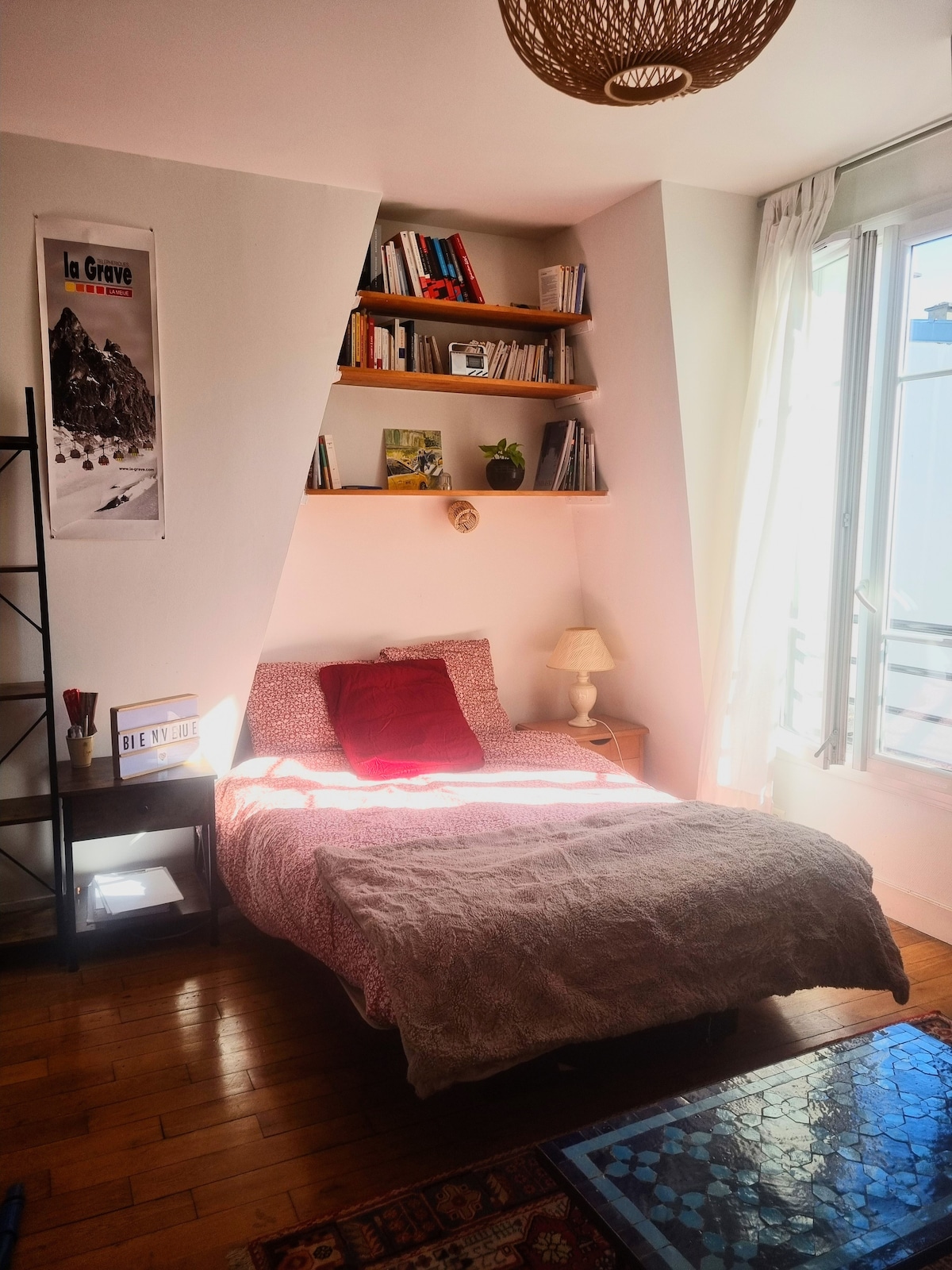 Ambienti i dhomës së gjumit