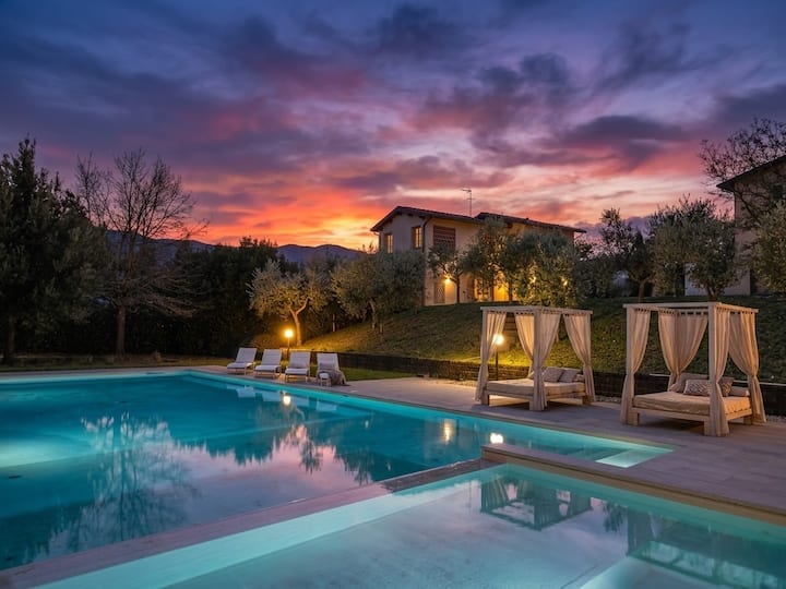 Luxury Tuscan Countryside Villa w/ Pool & Views