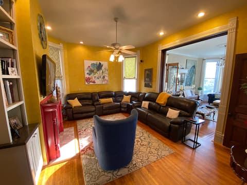 Third Street Retreat Elegant Ensuite Guestroom