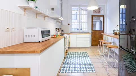 Rare Hyper center house 300 m2 patio & terrace & park