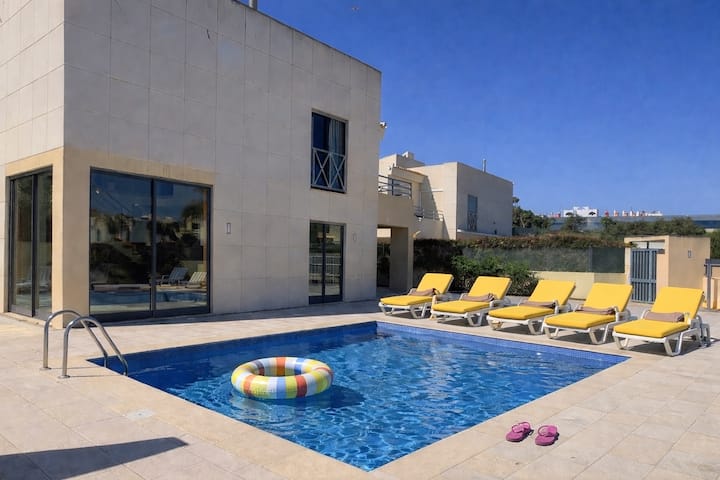 Private Pool Villa · Walk To Beach & Strip -Center - Albufeira