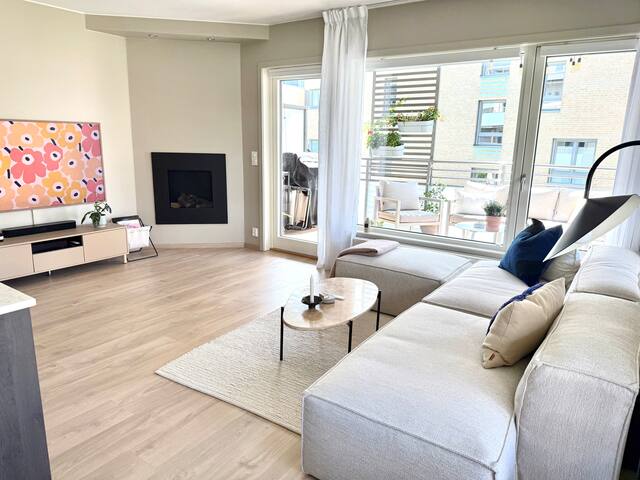 Large, newly renovated apartment near the subway gallery image 5