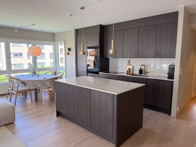 Large, newly renovated apartment near the subway gallery image 2