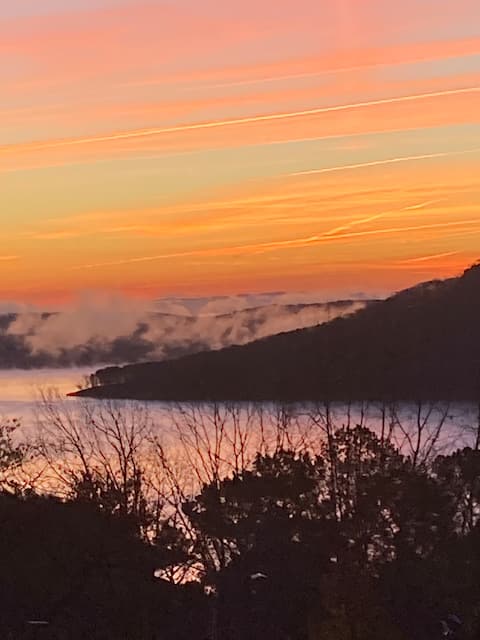 Magnificent Lake View Retreat