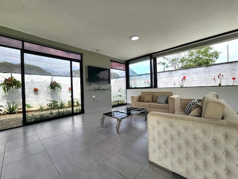 Top Airbnb: Beautiful Estate in Sópetran with a Pool for 20 People in Sopetrán