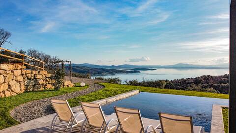Feronia, Luxe 3BR Home, Heated Pool and Rooftop