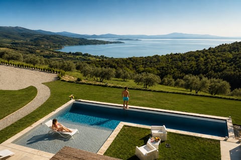 Villa Feronia – Heated Pool & Rooftop Escape