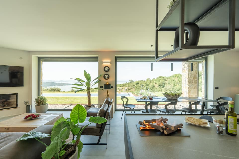 A glass villa in an olive grove above Lake Trasimeno, Castel Rigone, Umbria, Italy, photo 5 of 10