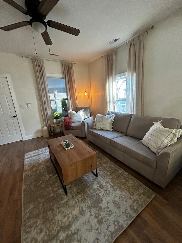 Comfort, Community, & Convenience Retreat - Wichita