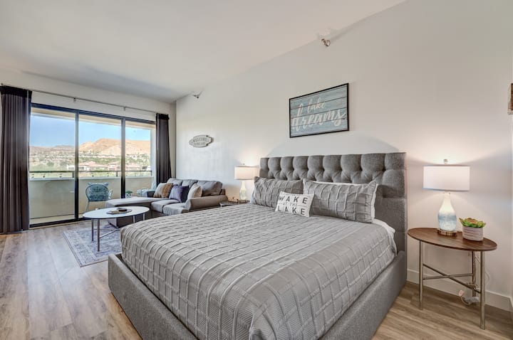 Studio | Top Floor | Scenic Views | Full Kitchen - Nevada