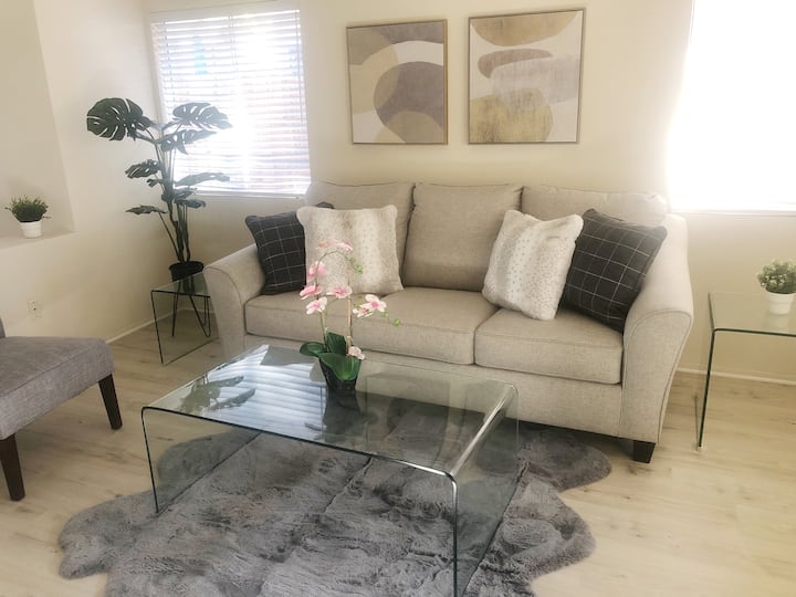 4br Home In A Park Quiet & Relax Close To Ucr - Moreno Valley, CA