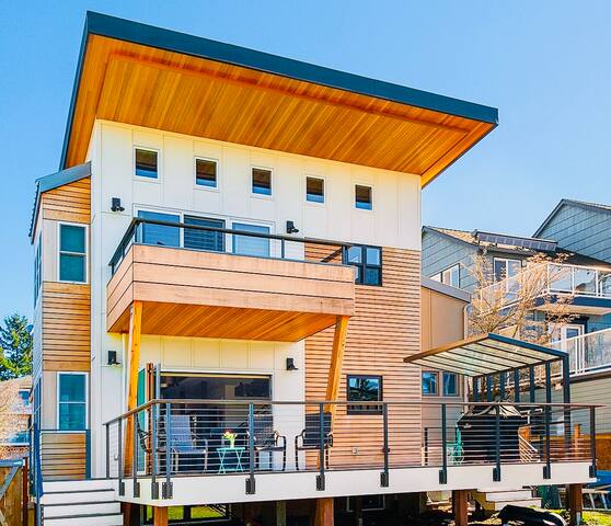 New! Seattle Luxe on Queen Anne! 5BR gallery image 2