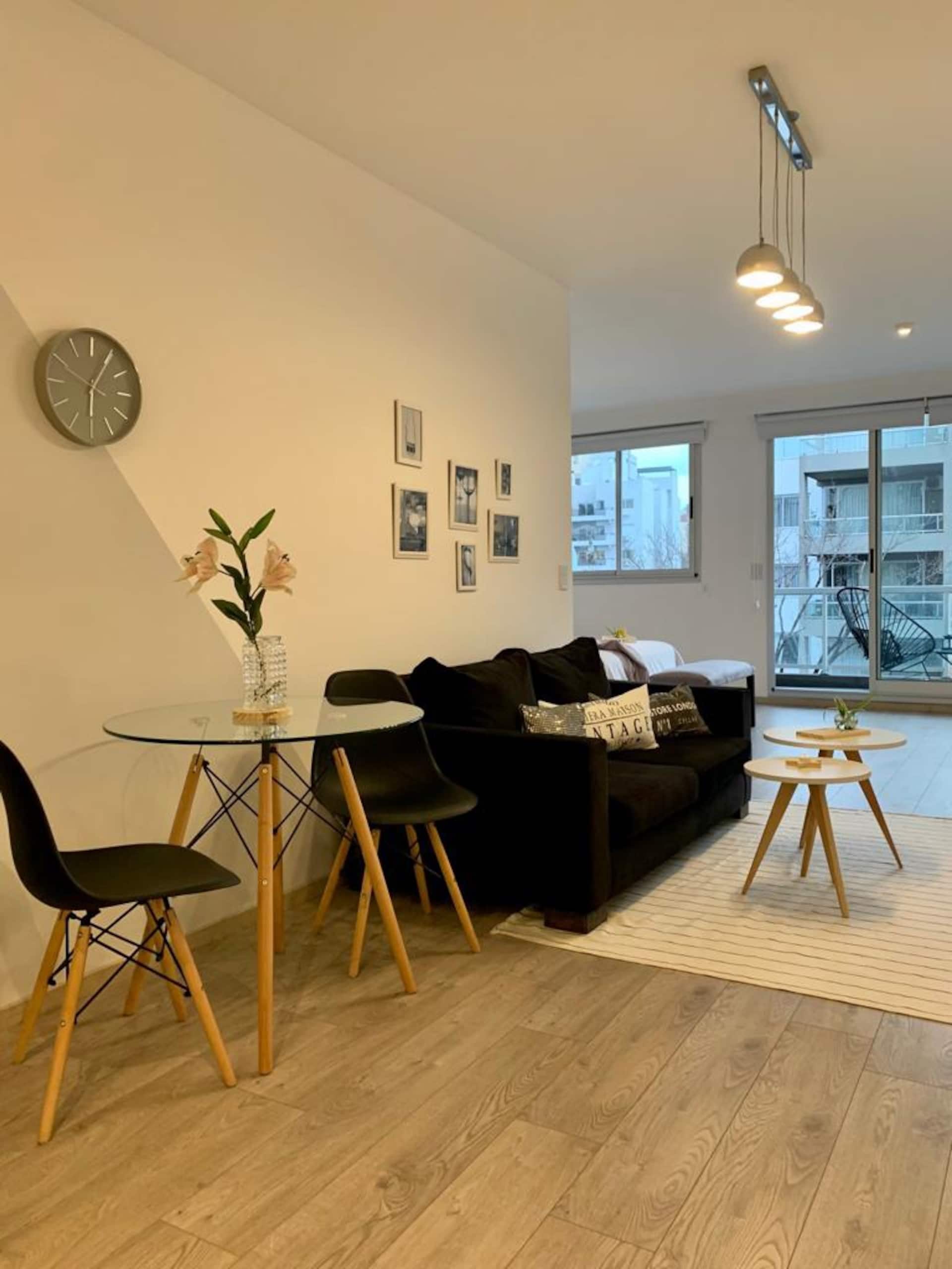 Modern and spacious apartment with a balcony
