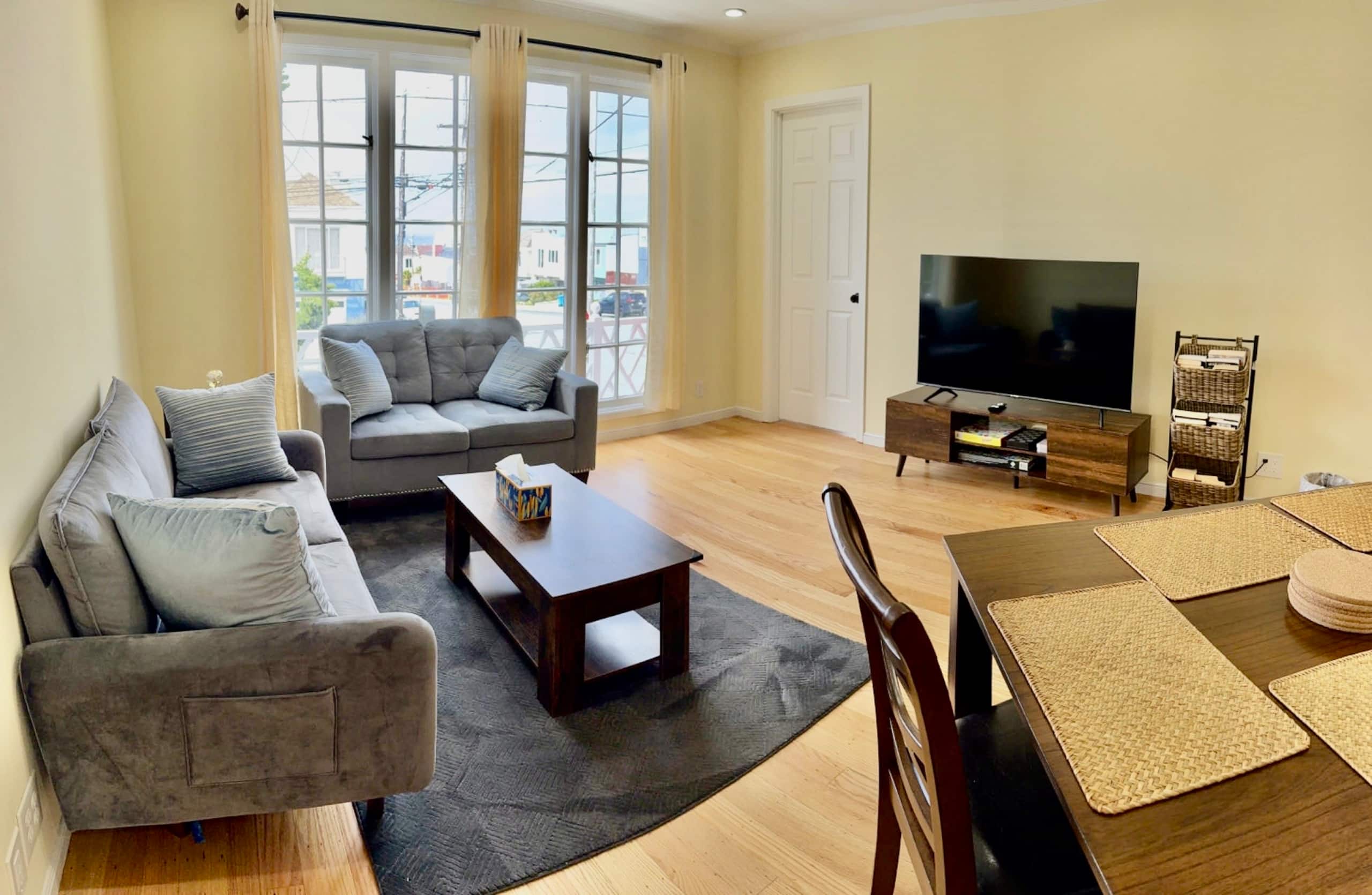 Home in San Francisco · ★4.98 · 3 bedrooms · 4 beds · 1 bath - Image 2