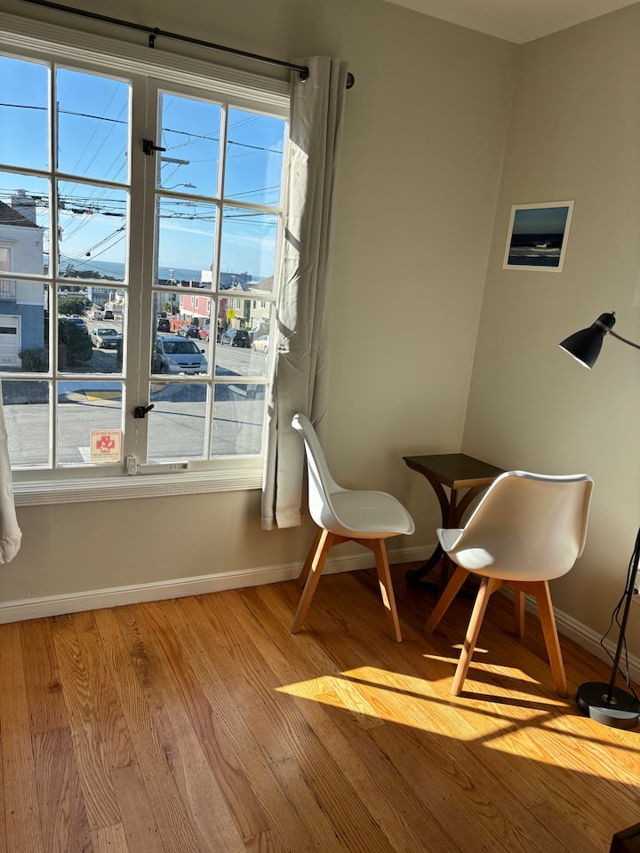 Ოკეანის ნაწილობრივი ხედი მესამე საძინებლიდან 