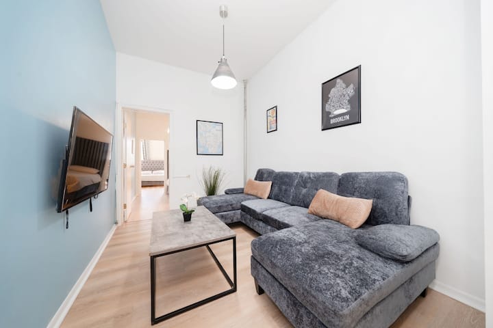 Peaceful Bushwick 2br (Steps From 3 Subway Lines!) - Brooklyn, NY