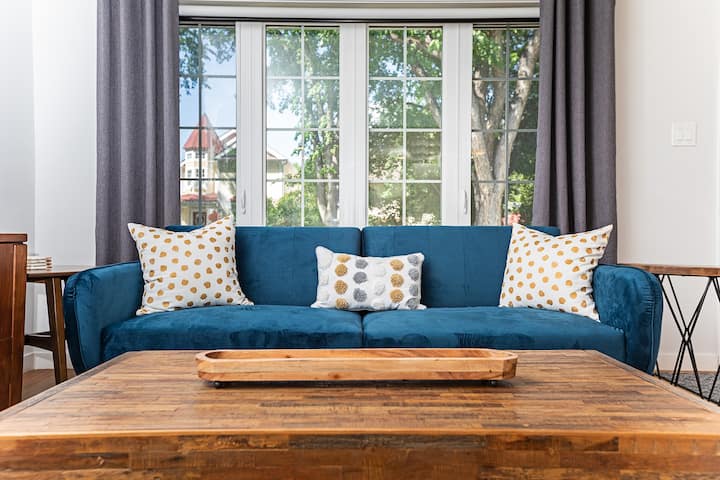 Designer Home | W/central Ac - Edmonton