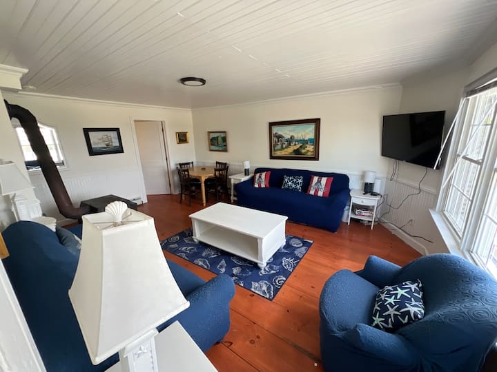 In-town Apartment! - Block Island, RI