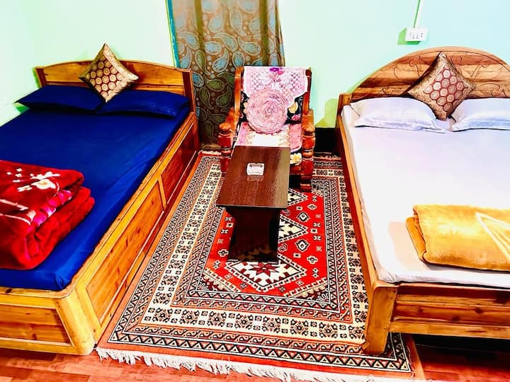 Family Room With Bathroom - Mirik