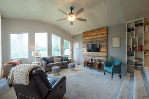 Pinnacle Point~ Deck, Pond View, Spacious