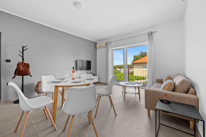 Three-bedroom Apartment (5 People) - Pula