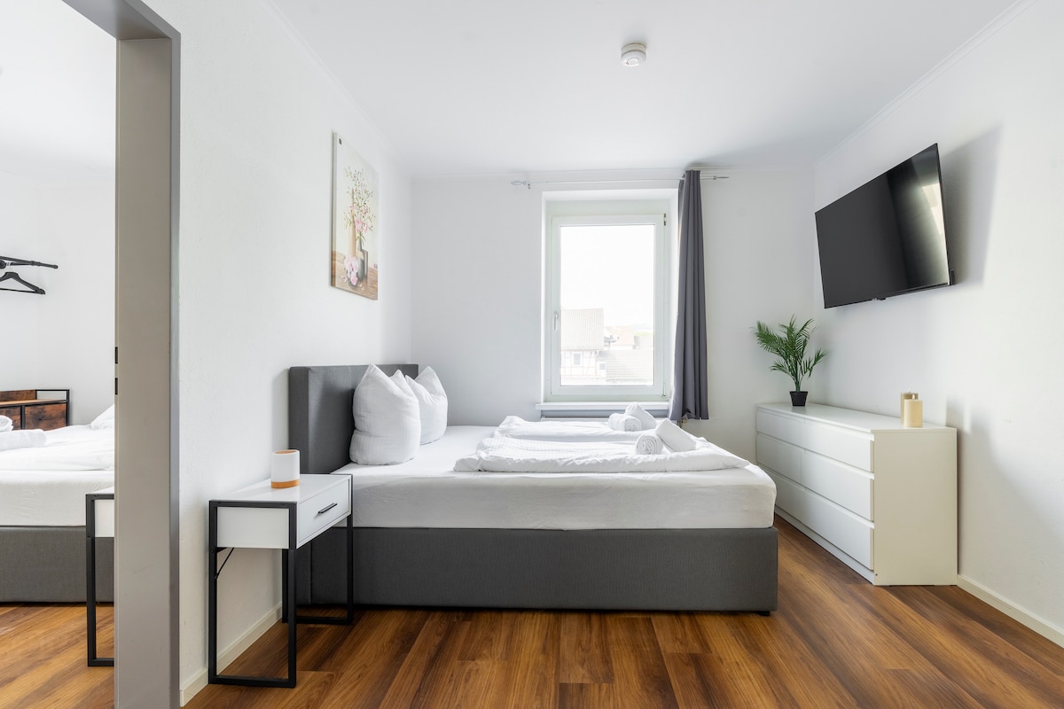 Спална соба 2
Брачен кревет (широк 180 см): 160 x 200 см