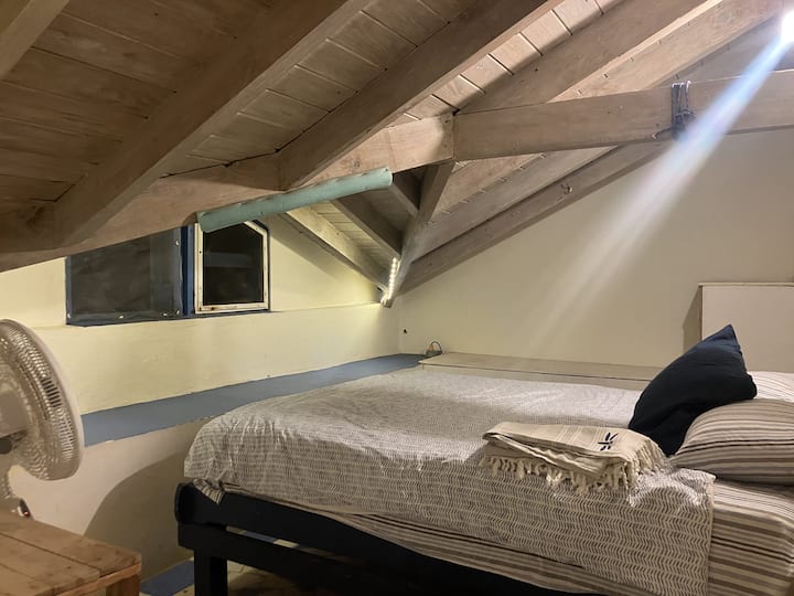 Simple Loft Bedroom, Close To Beach. - U.S. Virgin Islands