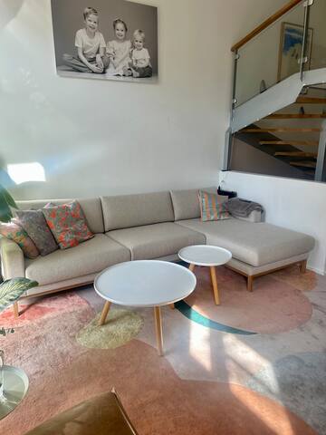 Central, spacious townhouse with private garden gallery image 5