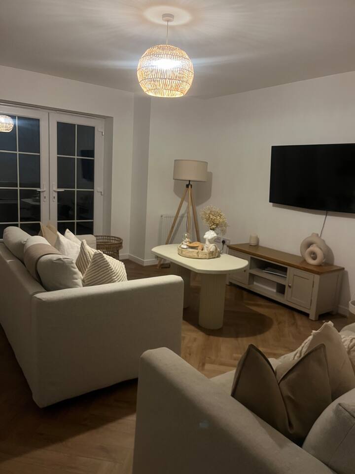 Modern room in Ferry Village! Apartments for Rent in Renfrewshire