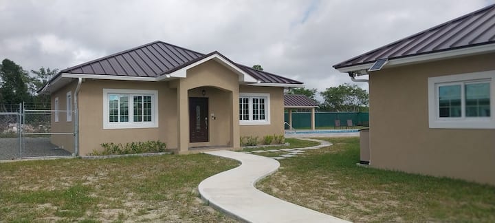 2 Bedroom Cottage - Freeport